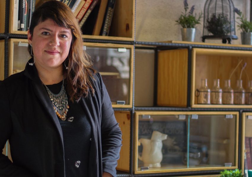 Jeanne Karen poeta potosina Libro Como un violín en su caja negra