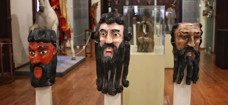 Llega al Museo de la Máscara la colección «Danza de Moros y Cristianos»
