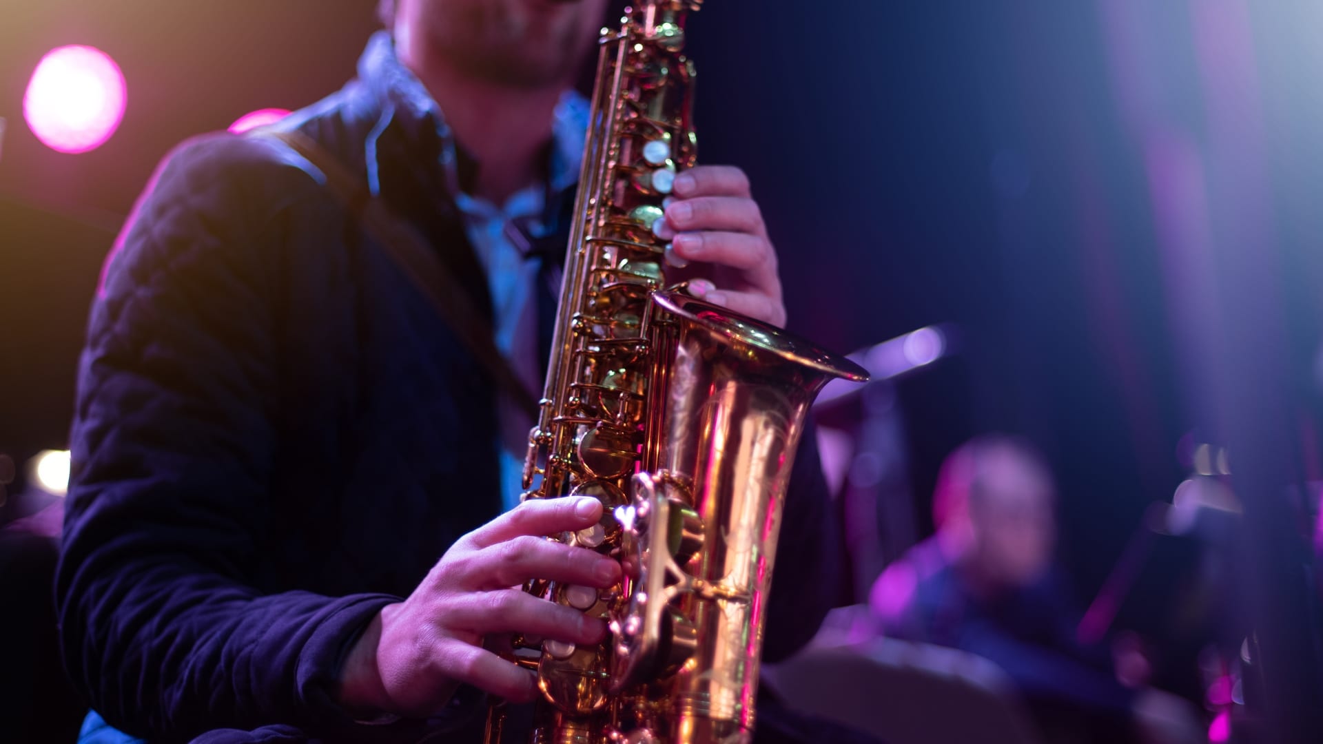 Tocar saxofón